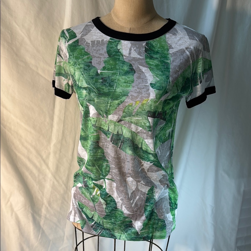 Promesa green, gray, white patterned T-shirt. Small. Bamboo/spandex blend.